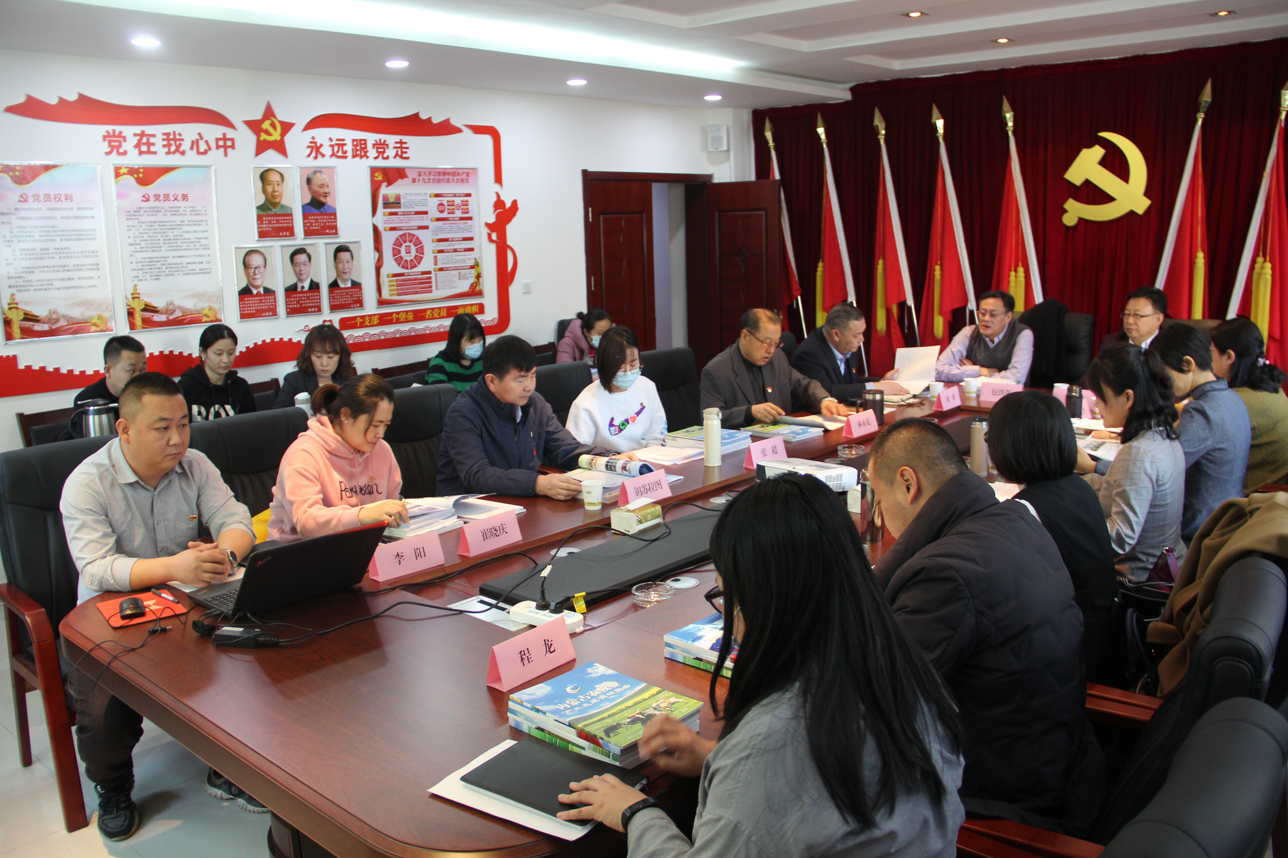 十家黨支部聯(lián)合召開“鑄牢中華民族共同體意識(shí) 構(gòu)建新發(fā)展格局 推動(dòng)民營(yíng)經(jīng)濟(jì)高質(zhì)量發(fā)展”主題黨日活動(dòng)