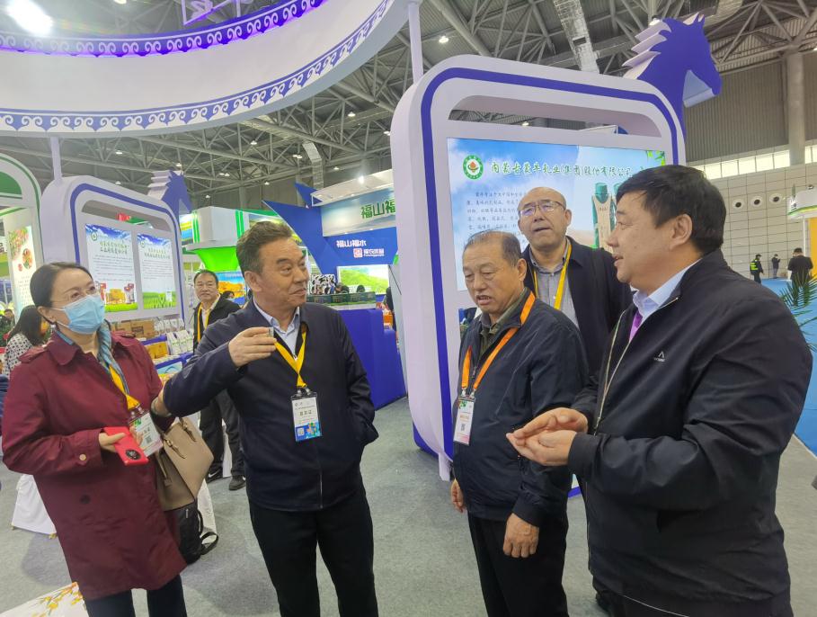 內(nèi)蒙古1400多種有機(jī)、綠色農(nóng)畜產(chǎn)品亮相中國(guó)綠色食品博覽會(huì)和中國(guó)國(guó)際有機(jī)食品博覽會(huì)